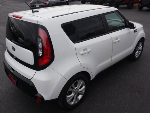 Used 2016 Kia Soul + image 13