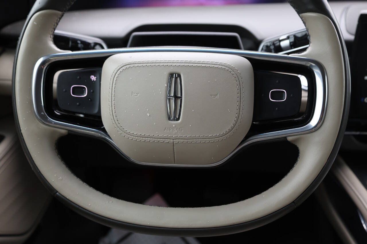 Used 2024 Lincoln Nautilus Premier AWD/4WD image 18