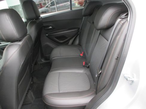 Used 2022 Chevrolet Trax LT w/ Sport Edition image 11