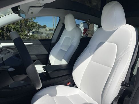 Used 2024 Tesla Model Y Long Range image 2