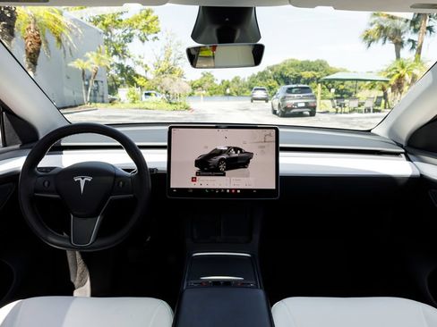 Used 2023 Tesla Model Y Long Range AWD/4WD image 18