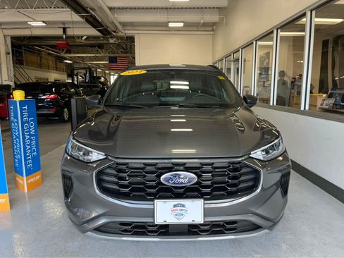 Certified 2023 Ford Escape ST-Line w/ Tech Pack #1 AWD/4WD image 3