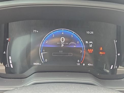 Used 2026 Toyota Corolla Cross LE w/ Moonroof Package FWD image 5