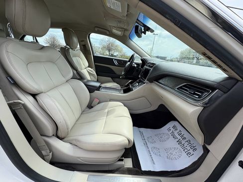 Used 2017 Lincoln Continental Premiere FWD image 31