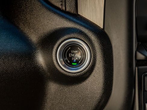 Used 2020 GMC Sierra 3500 Denali w/ Denali Ultimate Package image 23