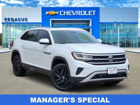 Used 2021 Volkswagen Atlas Cross Sport SE w/ Panoramic Sunroof Package FWD image 1