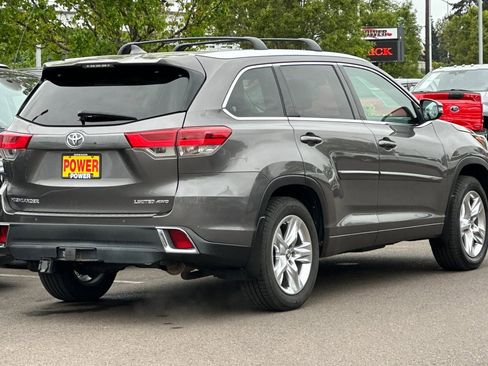 Used 2017 Toyota Highlander Limited AWD/4WD image 4