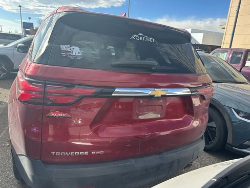 Used 2023 Chevrolet Traverse LT w/ LT Premium Package image 3