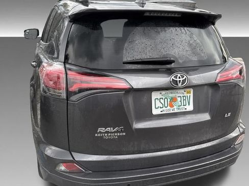 Used 2018 Toyota RAV4 LE FWD image 11