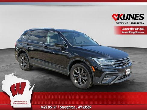 Used 2023 Volkswagen Tiguan SE AWD/4WD image 1