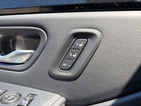 Certified 2025 Honda Pilot Touring image 18