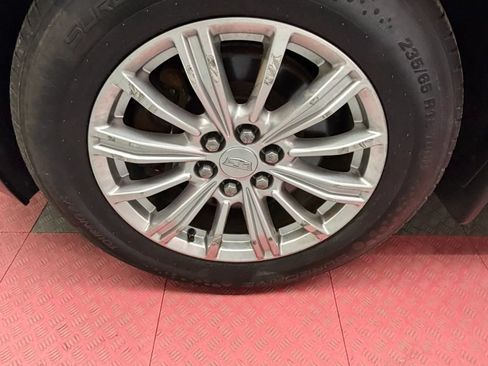 Used 2019 Cadillac XT5 FWD image 43