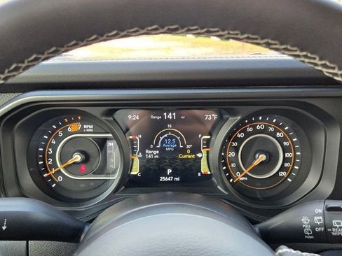 Used 2025 Jeep Wrangler Unlimited Rubicon image 16