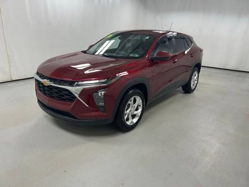 Certified 2024 Chevrolet Trax LS w/ LS Convenience Package FWD image 2