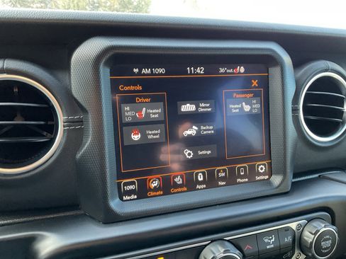 Used 2022 Jeep Wrangler Unlimited Sahara w/ Cold Weather Group image 25