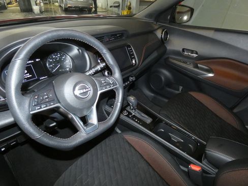 Used 2023 Nissan Kicks SR image 8