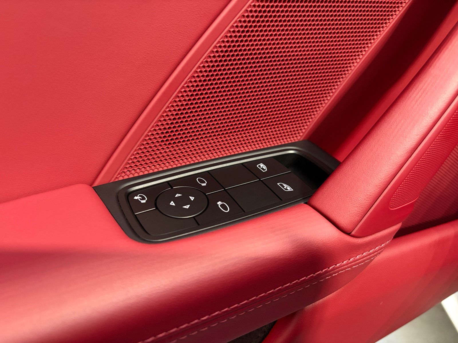 Certified 2025 Porsche 911 Carrera GTS RWD image 21