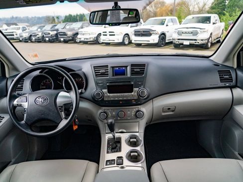Used 2013 Toyota Highlander SE image 16