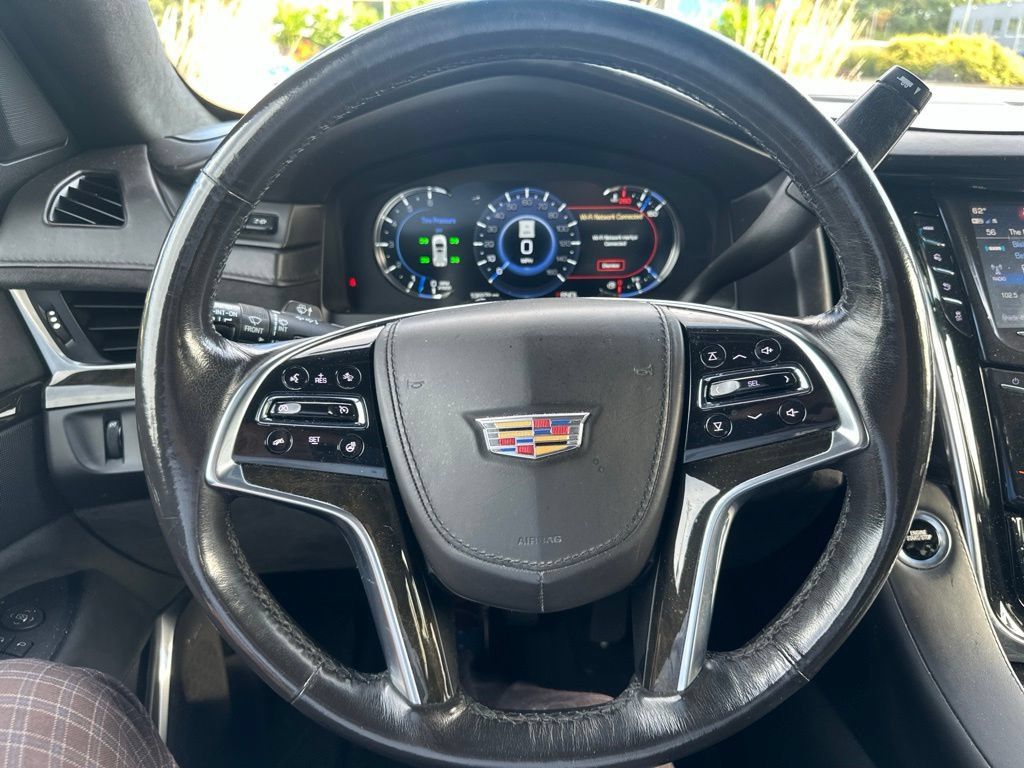 Used 2020 Cadillac Escalade Platinum w/ Escalade Sport Edition AWD/4WD image 25