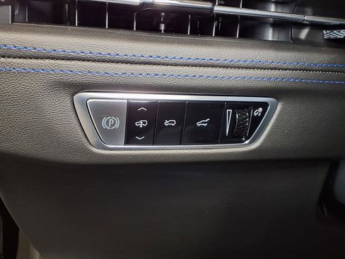 Used 2026 Cadillac Escalade IQL Luxury image 17