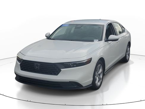 Certified 2025 Honda Accord LX image 3