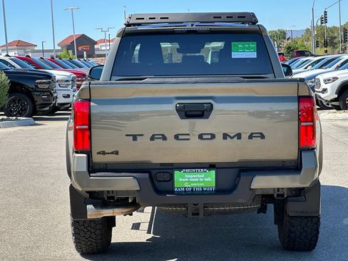 Used 2025 Toyota Tacoma TRD Off-Road AWD/4WD image 8