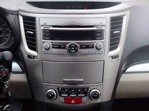 Used 2011 Subaru Outback 2.5i Premium w/ All-Weather Pkg AWD/4WD image 34