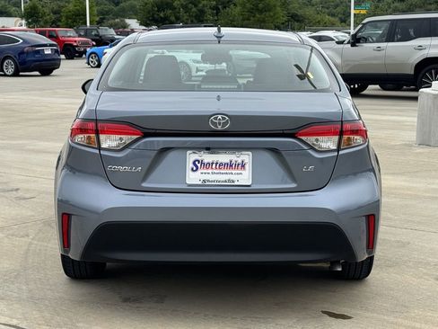 Used 2025 Toyota Corolla LE FWD image 5