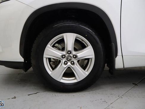 Used 2023 Toyota Highlander L image 12