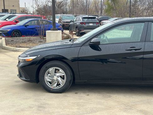 New 2026 Hyundai Elantra SE image 7