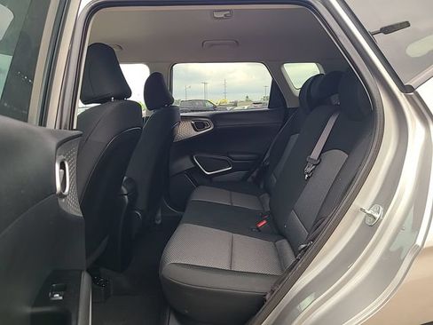 Used 2025 Kia Soul LX w/ LX Technology Package FWD image 23