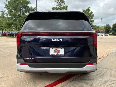Used 2026 Kia Carnival FWD image 7