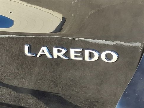Used 2021 Jeep Grand Cherokee Laredo image 31
