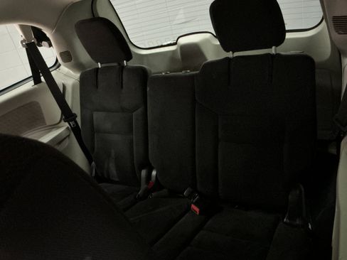 Used 2019 Dodge Grand Caravan SE w/ UConnect Hands-Free Group image 20