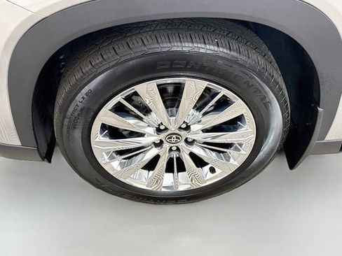 Used 2024 Toyota Grand Highlander AWD image 33