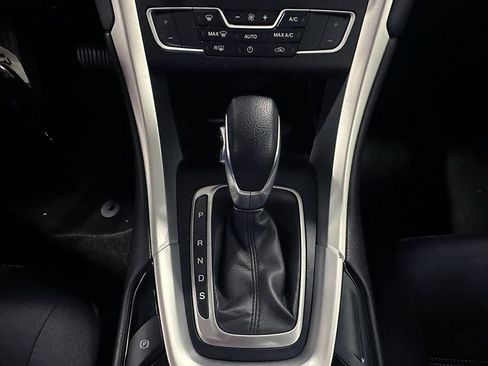 Used 2016 Ford Fusion SE FWD image 31