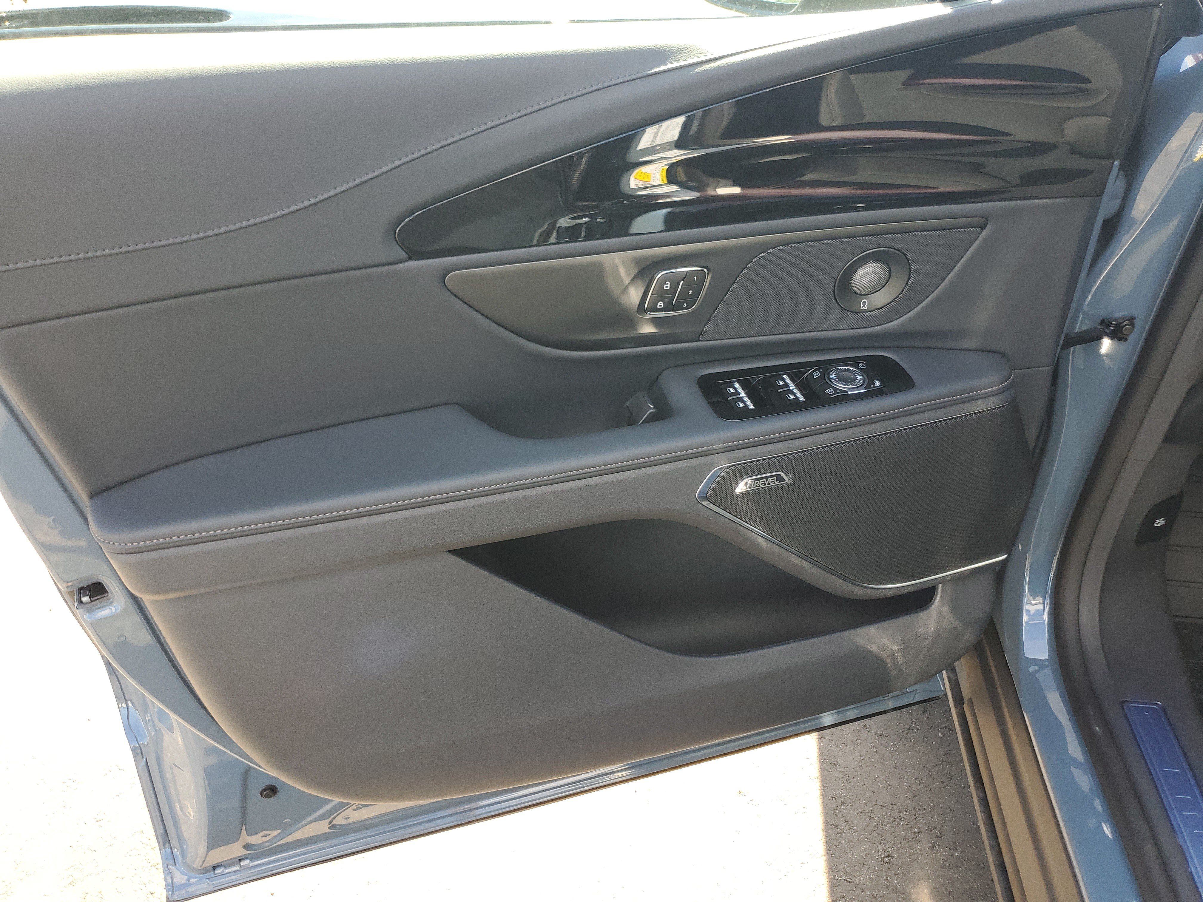 New 2026 Lincoln Nautilus Reserve w/ Jet Appearance Package AWD/4WD image 8