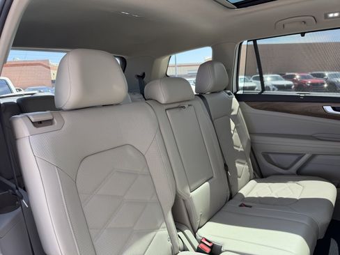 Used 2024 Volkswagen Atlas SE FWD image 42