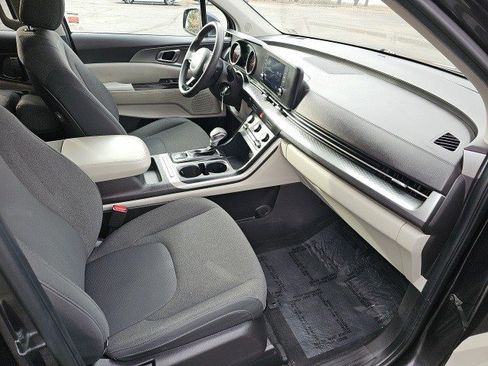 Used 2022 Kia Carnival LX image 11