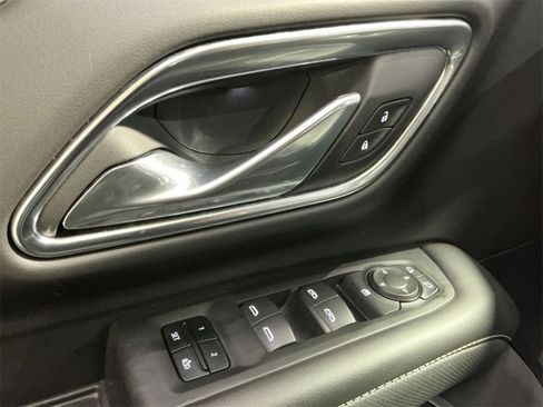 Used 2024 GMC Yukon SLT image 23