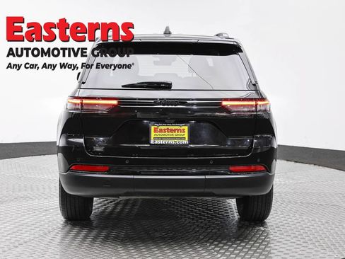 Used 2025 Jeep Grand Cherokee Altitude AWD/4WD image 6