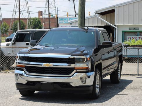 Used 2018 Chevrolet Silverado 1500 LT w/ All Star Edition AWD/4WD image 3