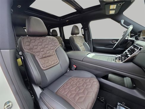 New 2026 Nissan Armada Platinum image 19