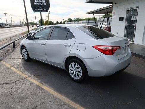 Used 2017 Toyota Corolla LE image 4