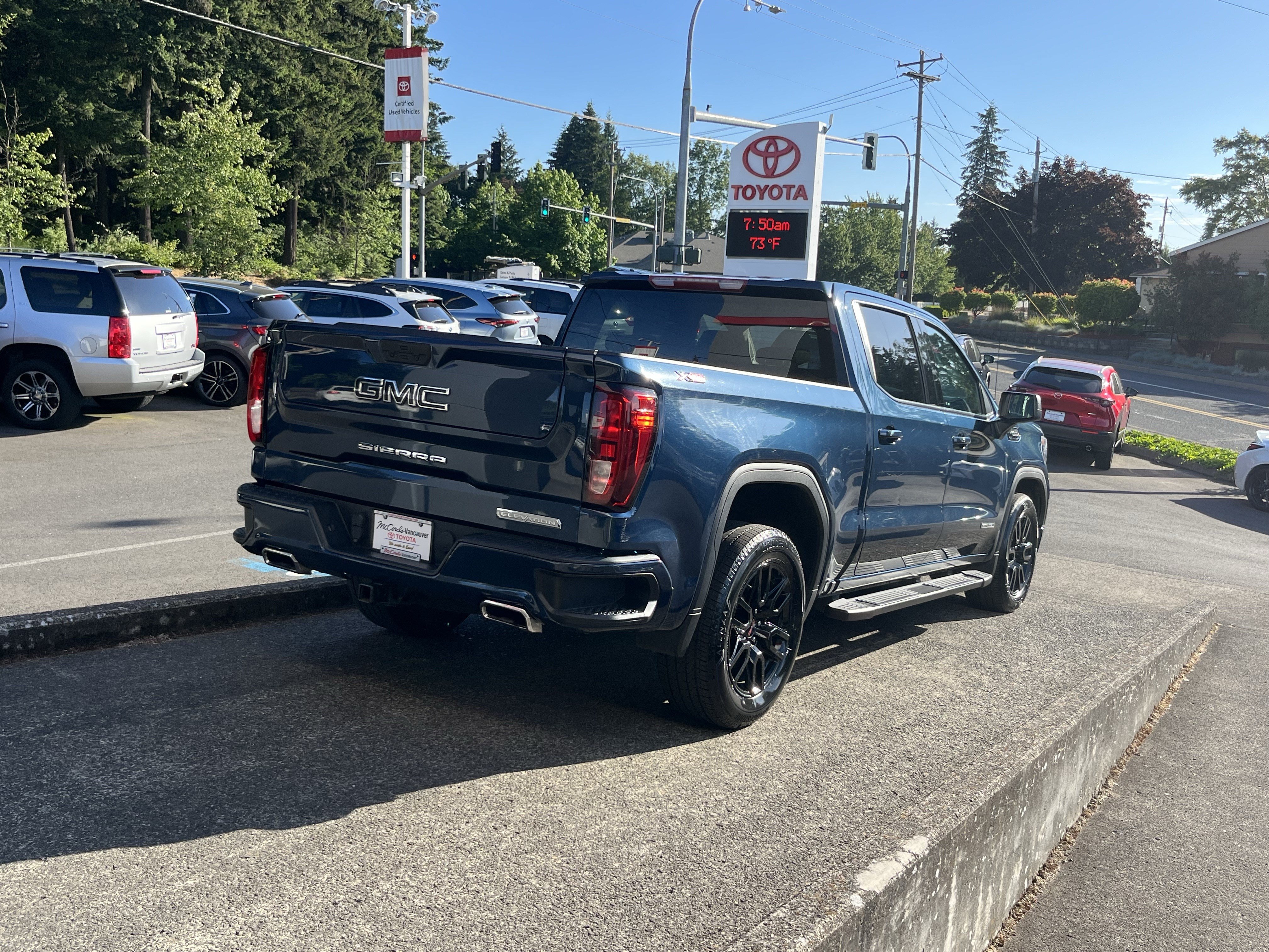 Used 2021 GMC Sierra 1500 Elevation w/ LPO, Elevation Black Package AWD/4WD image 6