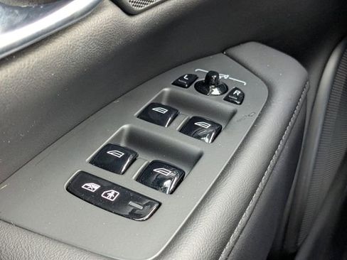 Used 2024 Volvo V90 B6 Cross Country Plus image 31