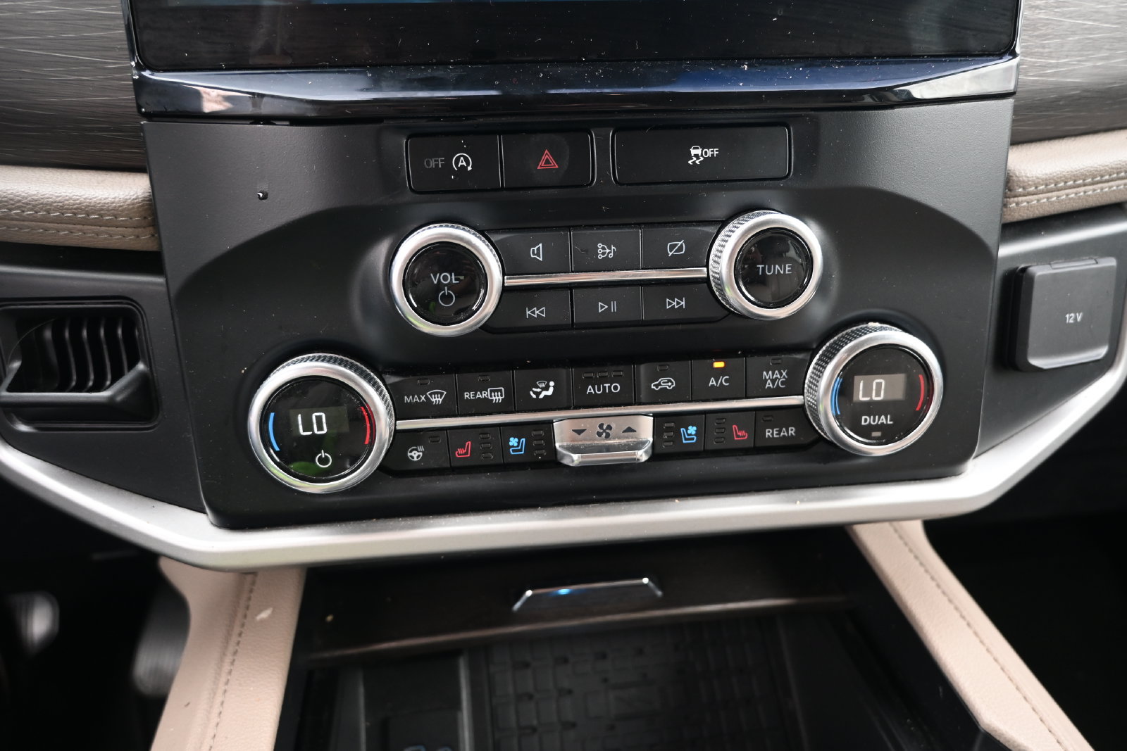 Used 2024 Ford Expedition Max Limited RWD image 18