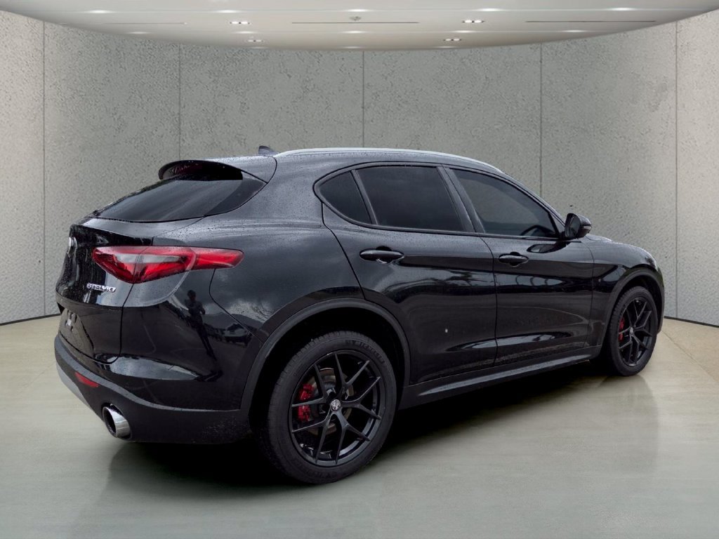Used 2019 Alfa Romeo Stelvio Ti Lusso w/ Quick Order Package 22X Lusso AWD/4WD image 5