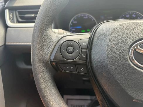 Used 2020 Toyota RAV4 XLE w/ Carpet Mat Package AWD/4WD image 19