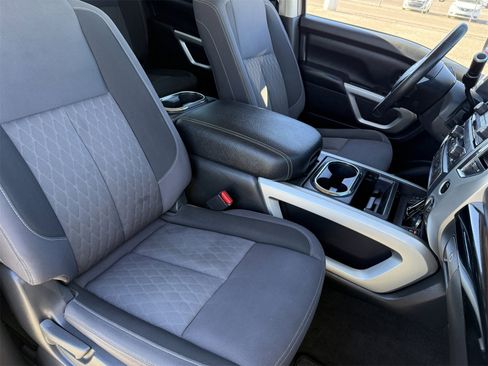 Used 2020 Nissan Titan SV w/ SV Convenience Package image 11